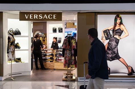 errore versace cina|Coach, Givenchy join Versace in apologizing to Chinese .